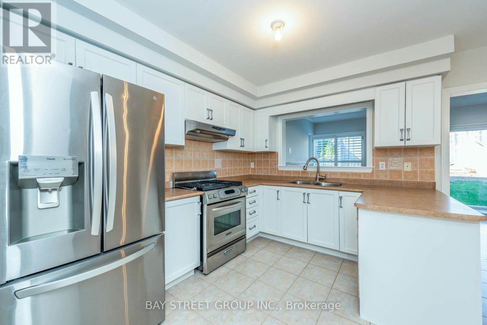 130 Royal Appian Crescent, Vaughan, Ontario  L4K 5L7 - Photo 5 - N12980328