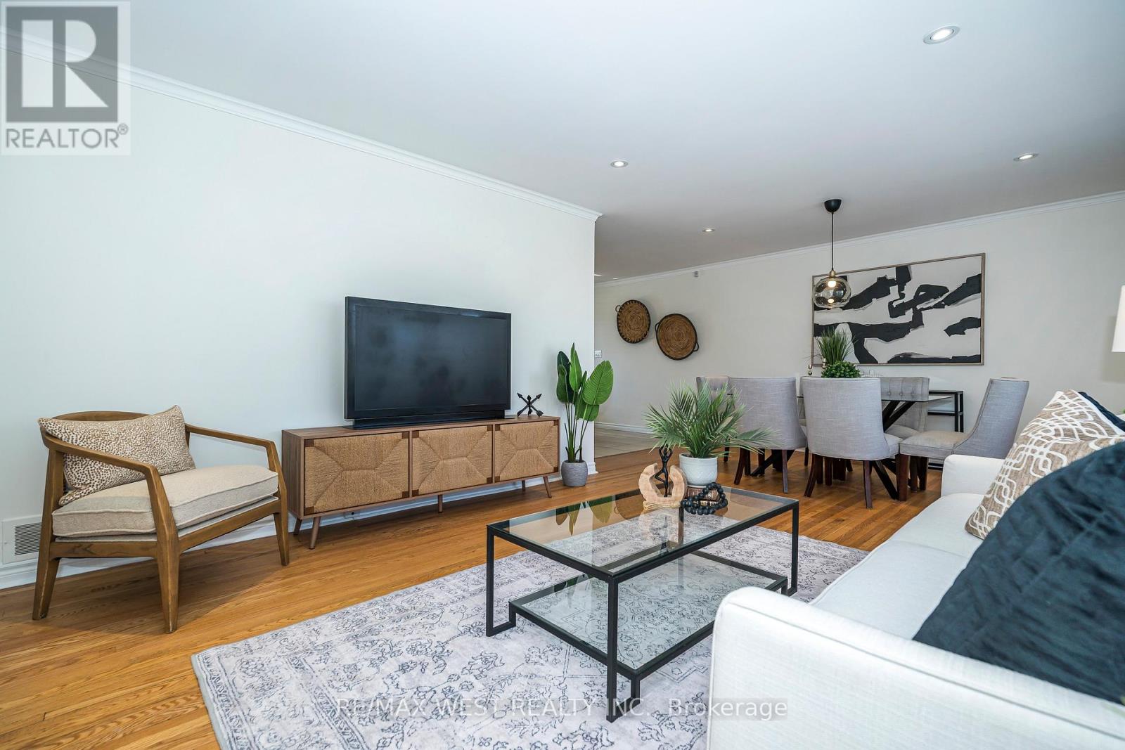 6 Prentice Court, Toronto, Ontario  M9P 1N2 - Photo 8 - W12974676