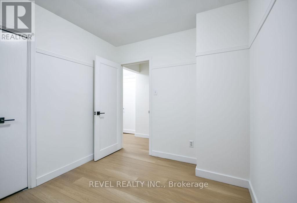 44 Parkside Drive, Barrie (Queen's Park), Ontario  L4N 1W9 - Photo 13 - S12980330