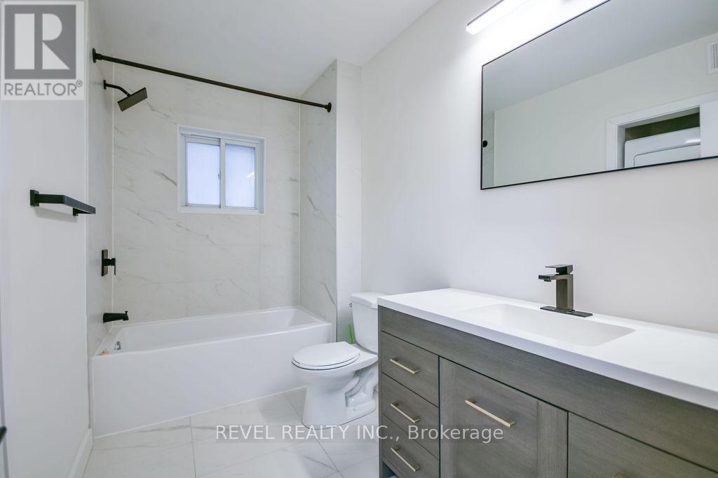 44 Parkside Drive, Barrie (Queen's Park), Ontario  L4N 1W9 - Photo 14 - S12980330