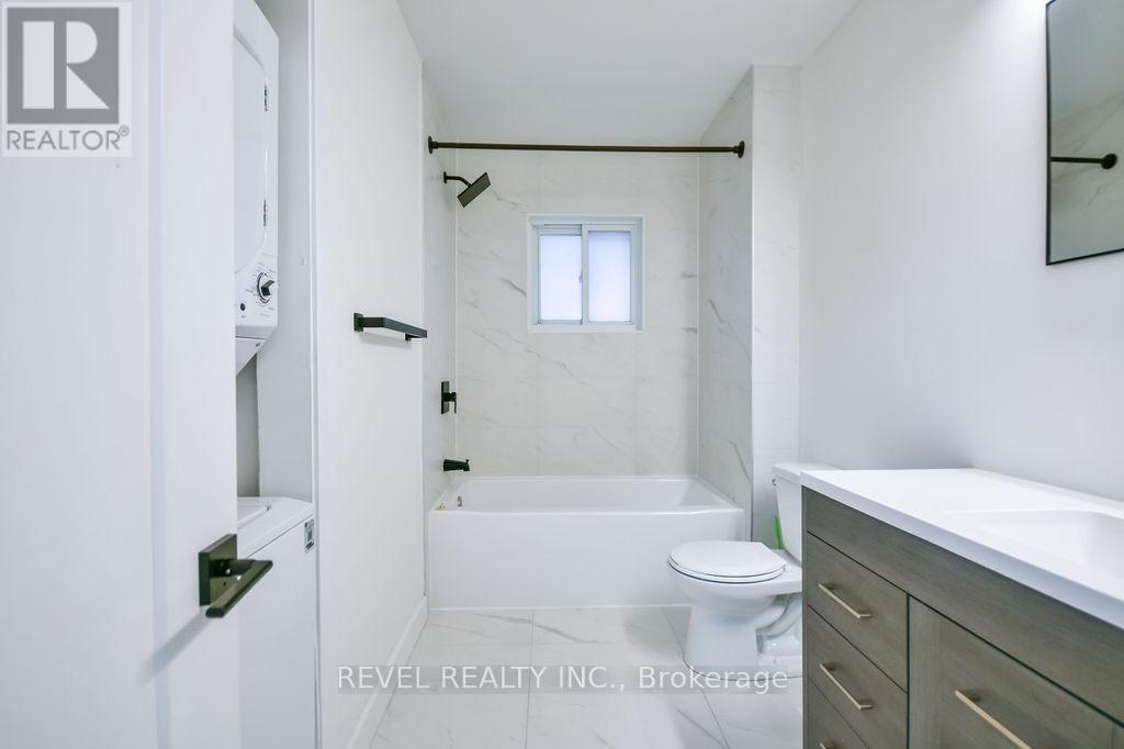 44 Parkside Drive, Barrie (Queen's Park), Ontario  L4N 1W9 - Photo 15 - S12980330