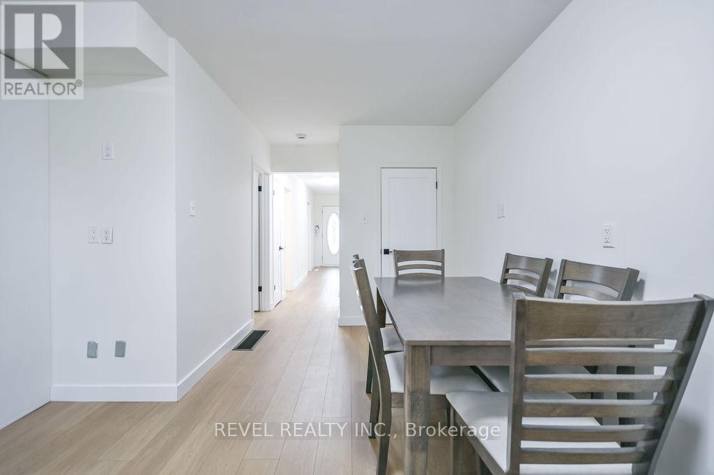 44 Parkside Drive, Barrie (Queen's Park), Ontario  L4N 1W9 - Photo 16 - S12980330