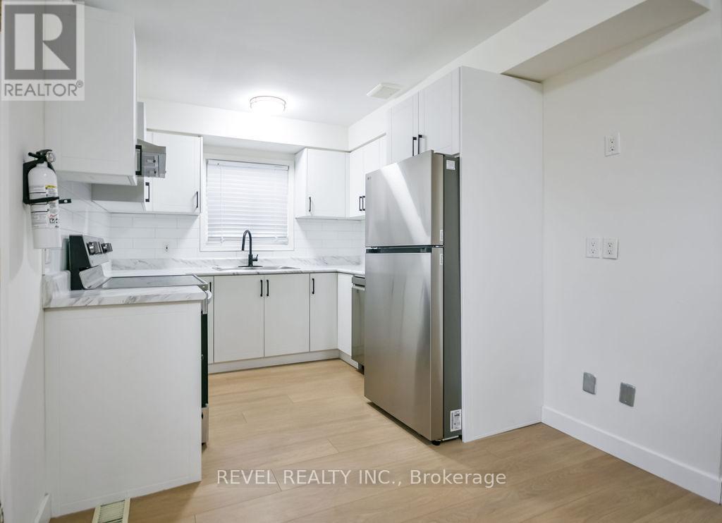 44 Parkside Drive, Barrie (Queen's Park), Ontario  L4N 1W9 - Photo 19 - S12980330