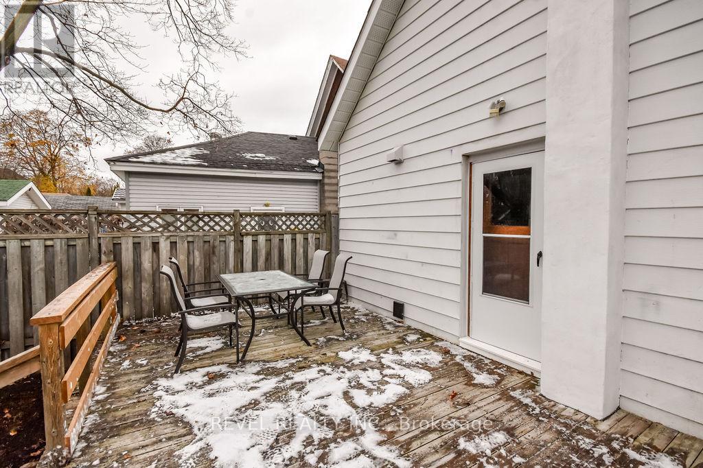 44 Parkside Drive, Barrie (Queen's Park), Ontario  L4N 1W9 - Photo 21 - S12980330