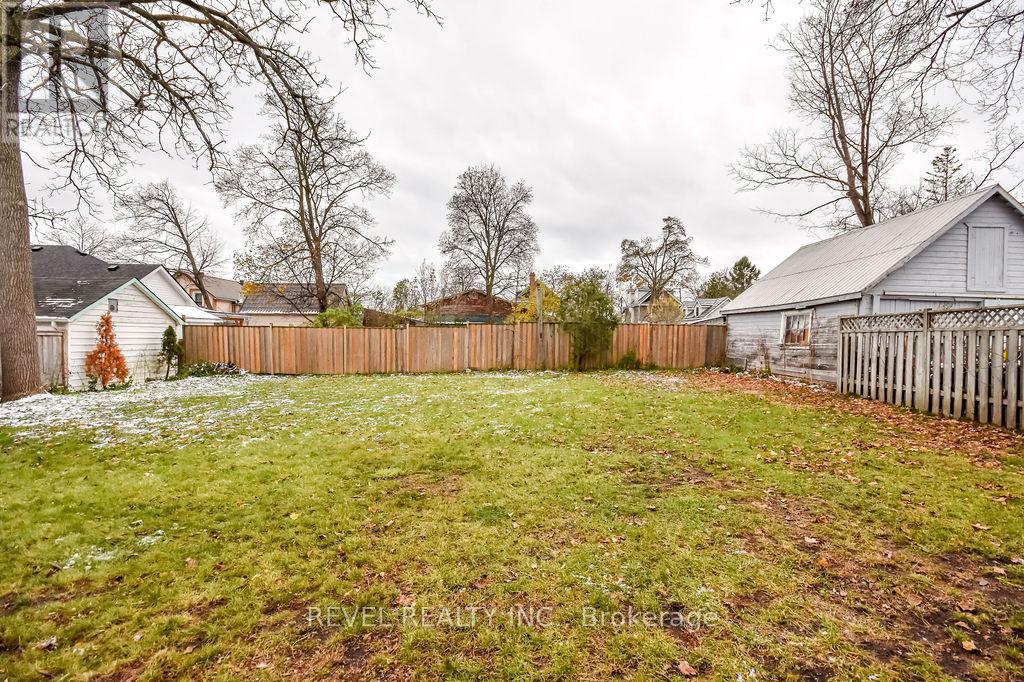 44 Parkside Drive, Barrie (Queen's Park), Ontario  L4N 1W9 - Photo 24 - S12980330