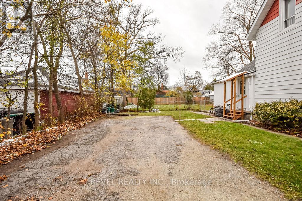 44 Parkside Drive, Barrie (Queen's Park), Ontario  L4N 1W9 - Photo 25 - S12980330