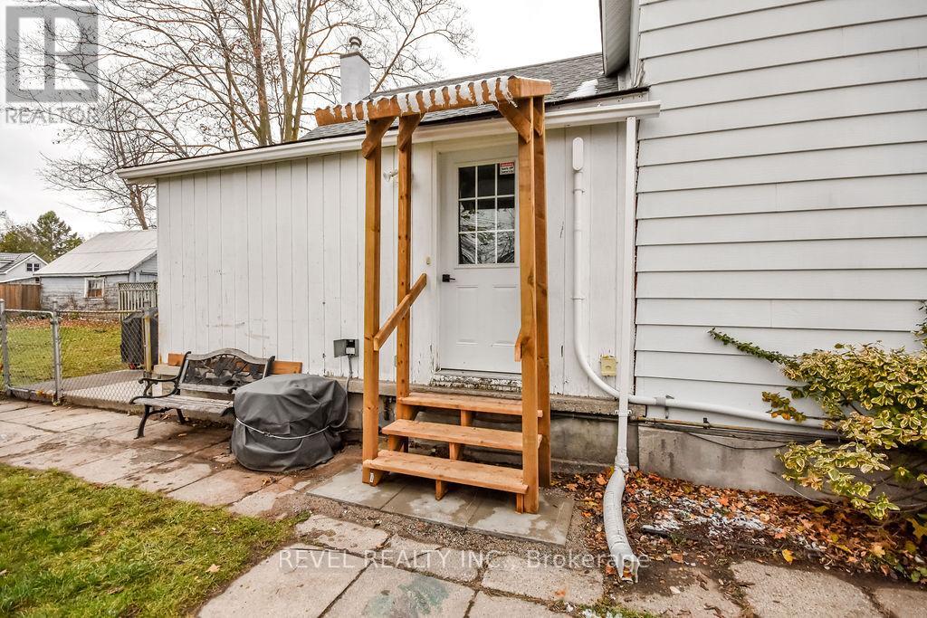 44 Parkside Drive, Barrie (Queen's Park), Ontario  L4N 1W9 - Photo 26 - S12980330