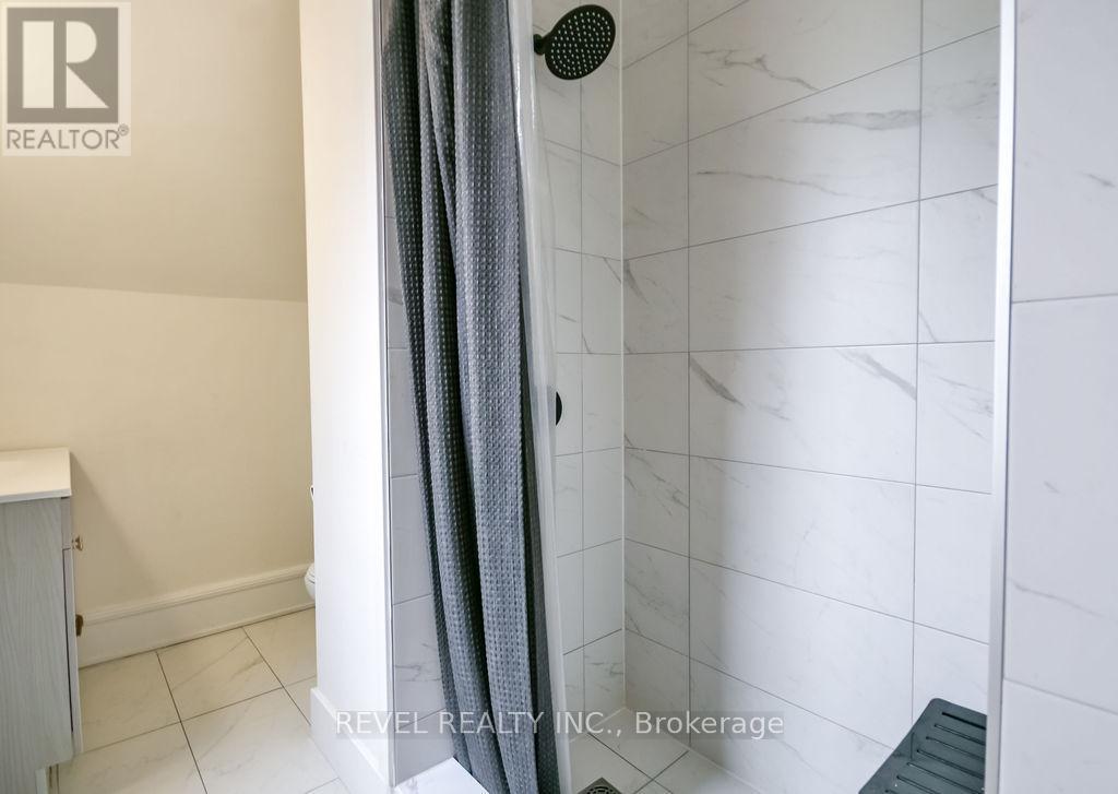 44 Parkside Drive, Barrie (Queen's Park), Ontario  L4N 1W9 - Photo 31 - S12980330