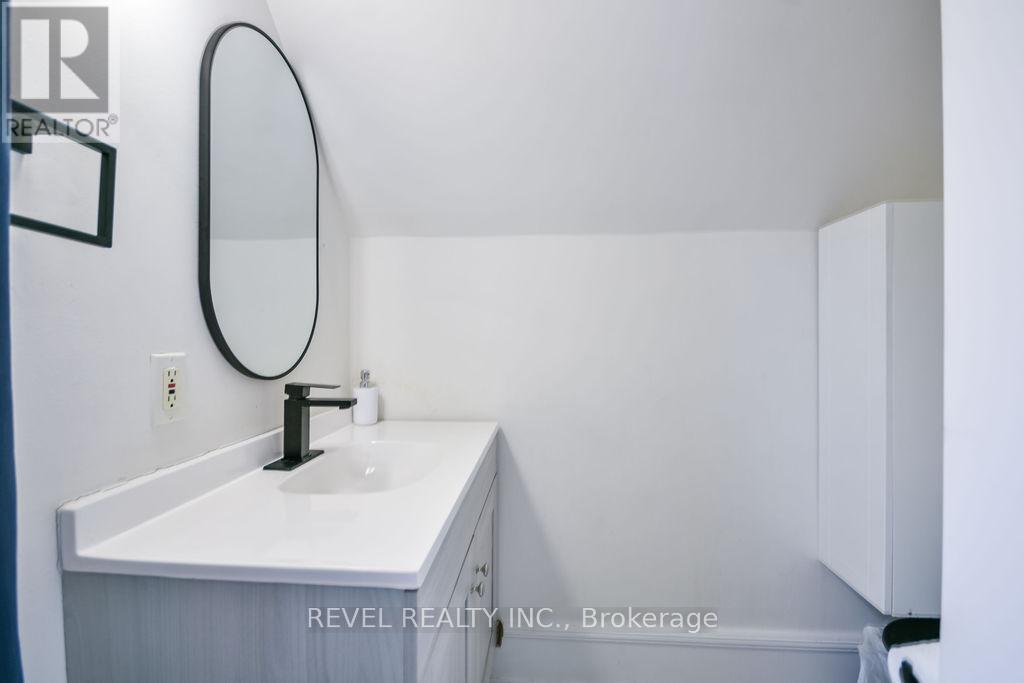 44 Parkside Drive, Barrie (Queen's Park), Ontario  L4N 1W9 - Photo 32 - S12980330