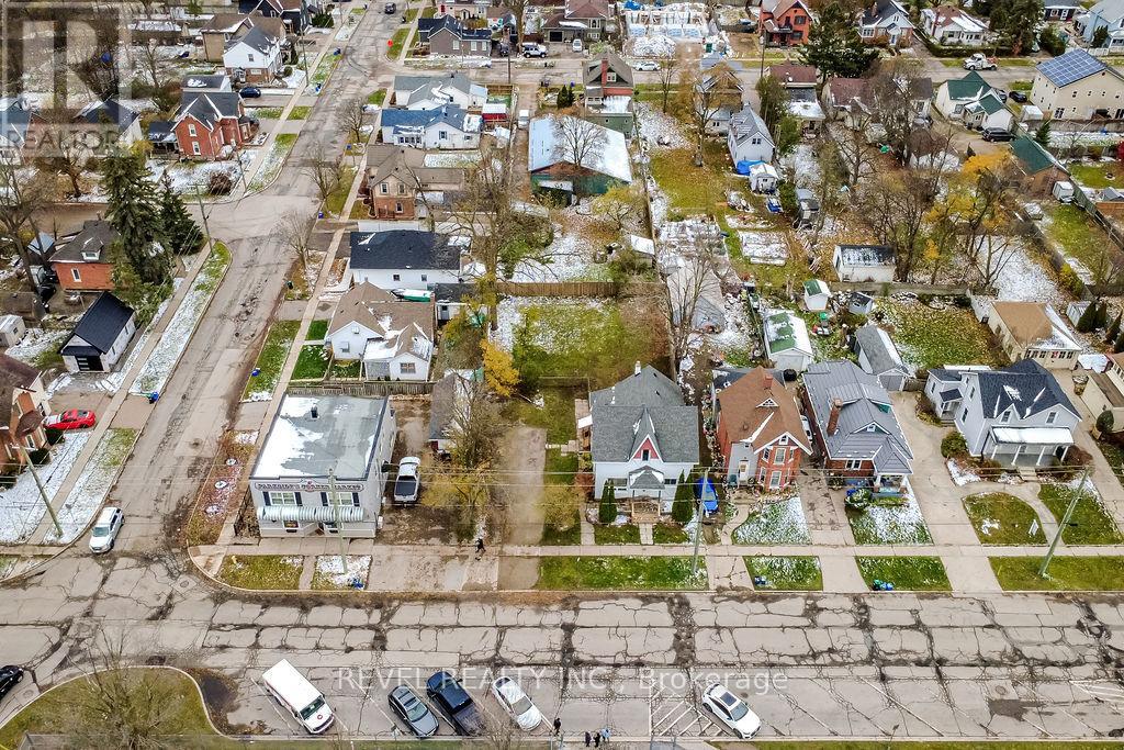 44 Parkside Drive, Barrie (Queen's Park), Ontario  L4N 1W9 - Photo 37 - S12980330