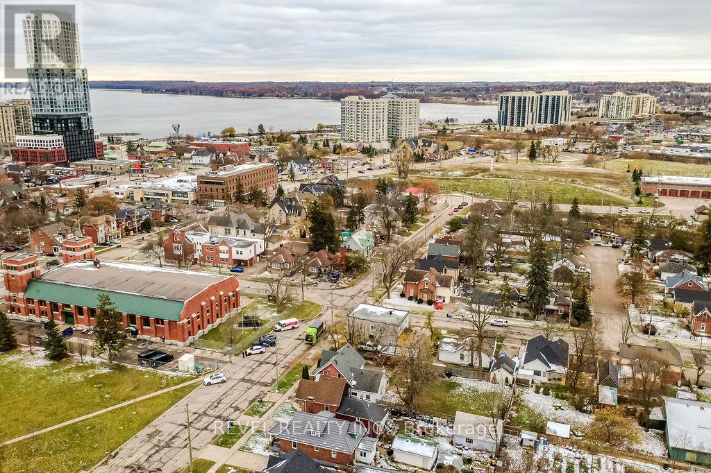 44 Parkside Drive, Barrie (Queen's Park), Ontario  L4N 1W9 - Photo 40 - S12980330