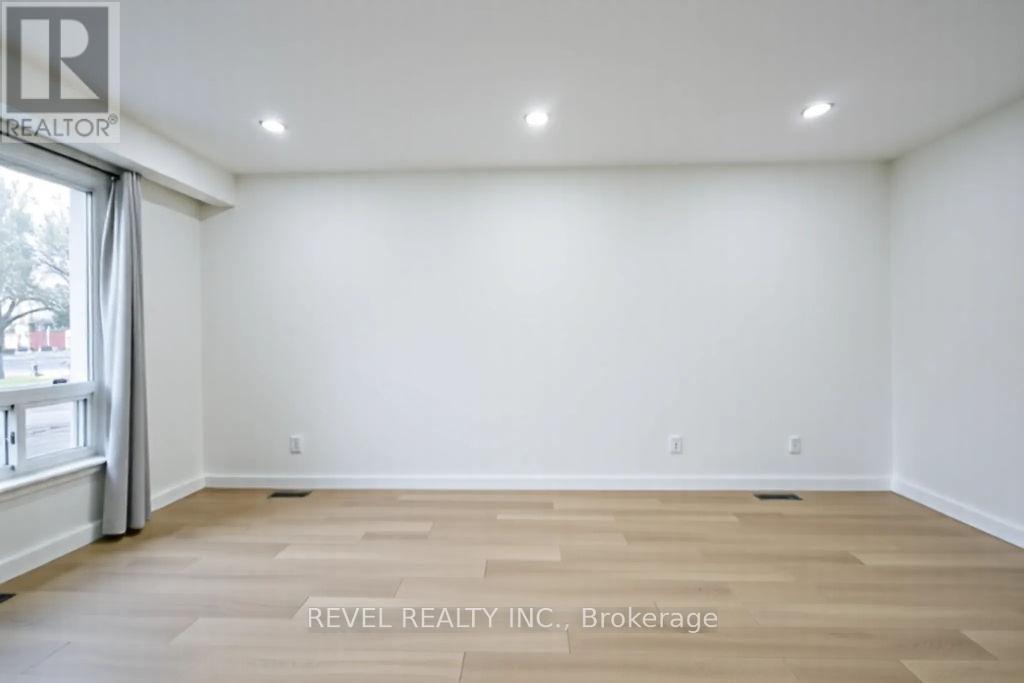 44 Parkside Drive, Barrie (Queen's Park), Ontario  L4N 1W9 - Photo 5 - S12980330