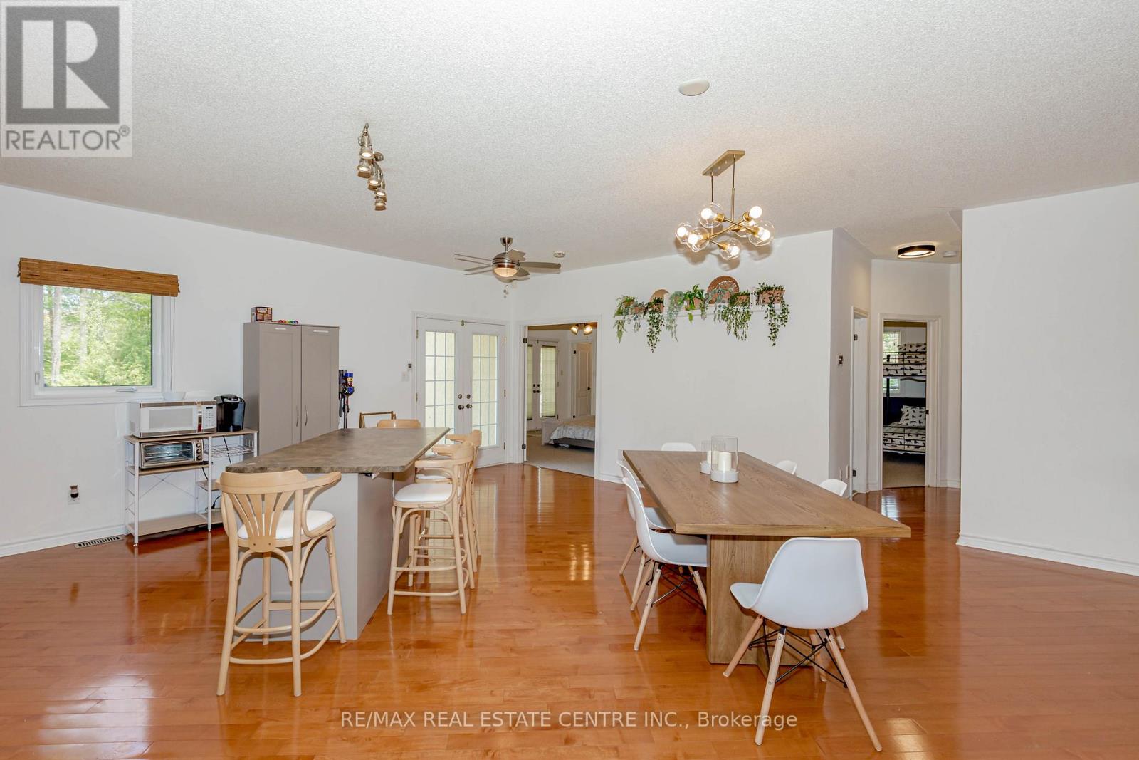 1102 Siesta Drive, Tiny, Ontario  L0L 1P1 - Photo 13 - S12980352