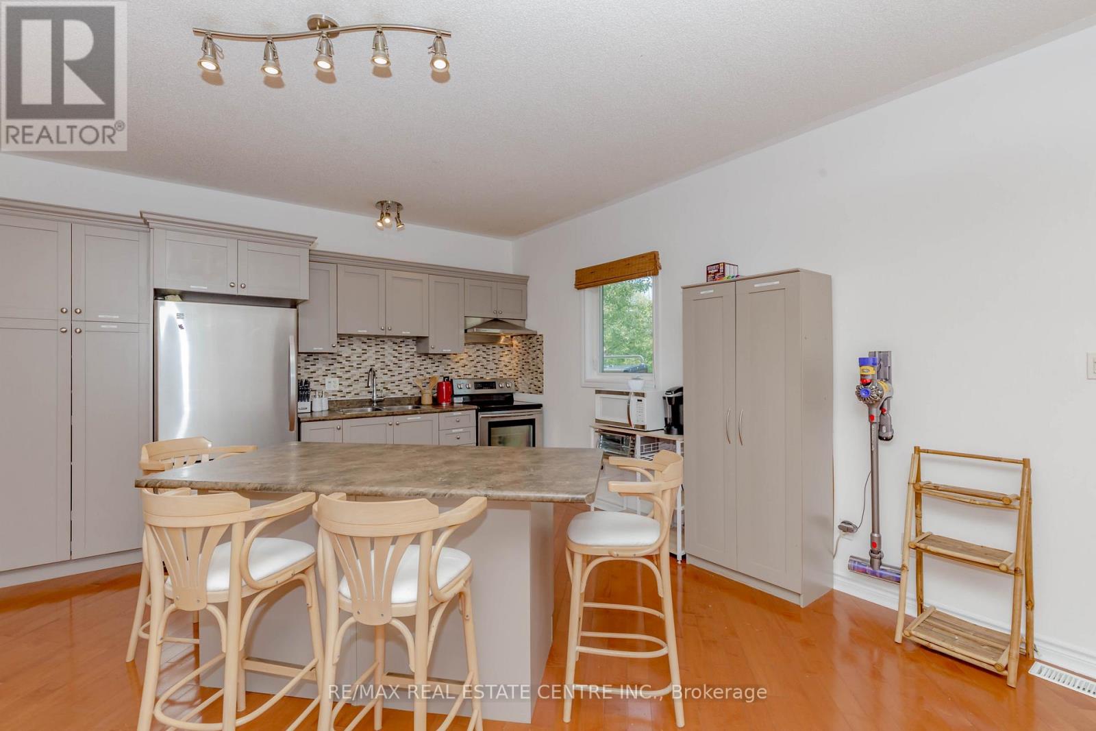 1102 Siesta Drive, Tiny, Ontario  L0L 1P1 - Photo 16 - S12980352