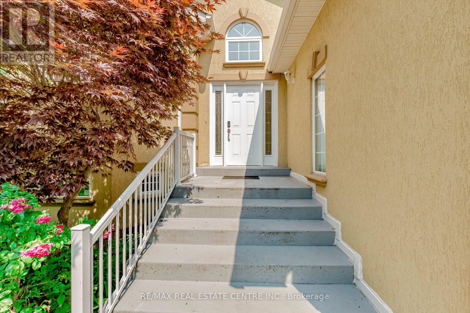 1102 Siesta Drive, Tiny, Ontario  L0L 1P1 - Photo 2 - S12980352