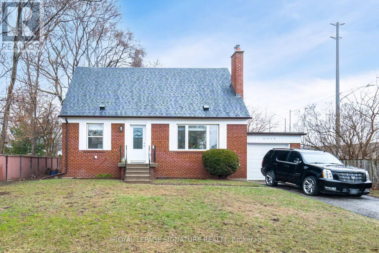 2015 Stanfield Road, Mississauga, Ontario  L4Y 1R2 - Photo 1 - W12980332