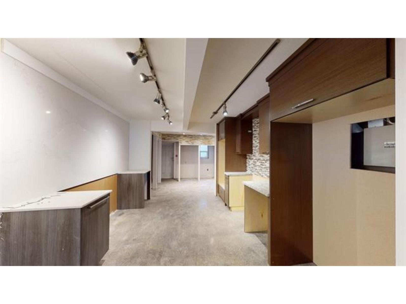 32210 South Fraser Way, Abbotsford, British Columbia  V2T 1W8 - Photo 11 - C8077718