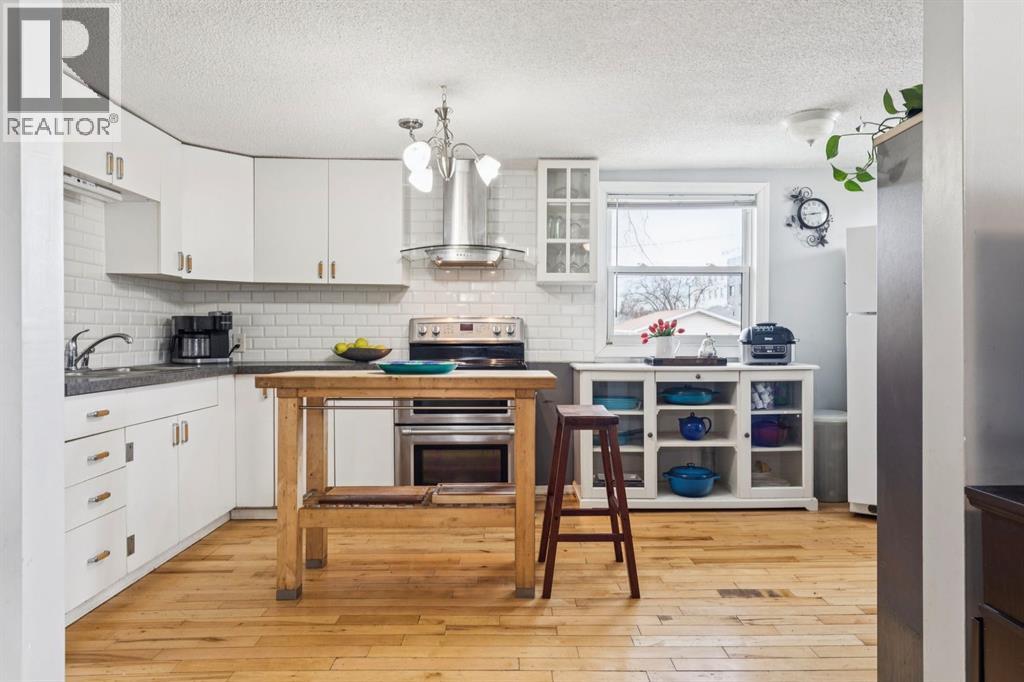 7417 24 Street SE, Calgary, Alberta  T2C 0Y7 - Photo 3 - A2299844