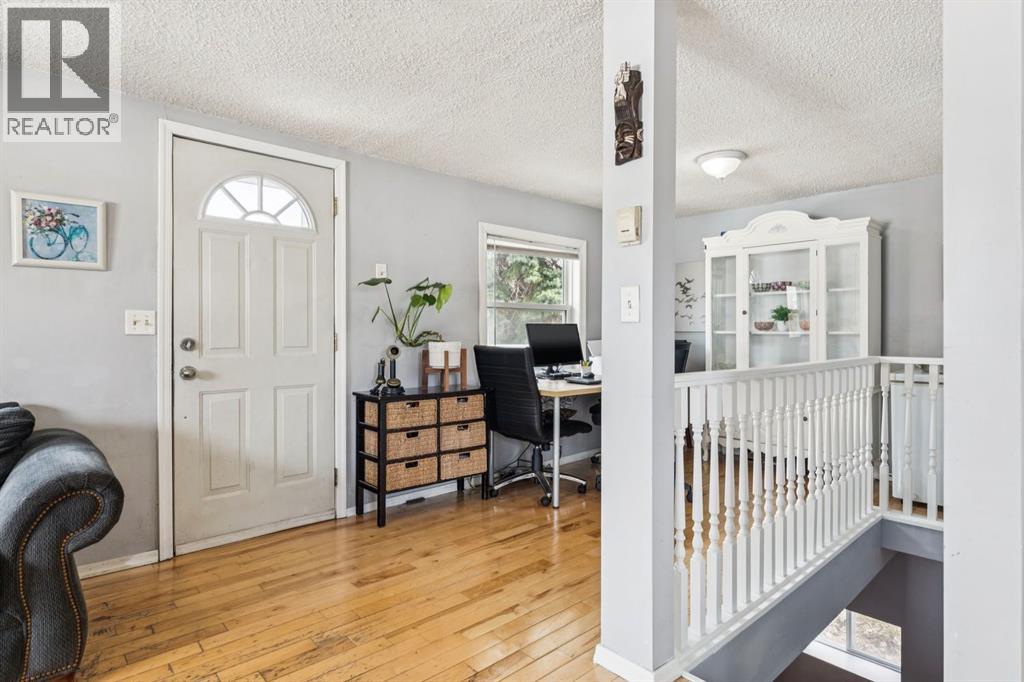 7417 24 Street SE, Calgary, Alberta  T2C 0Y7 - Photo 5 - A2299844