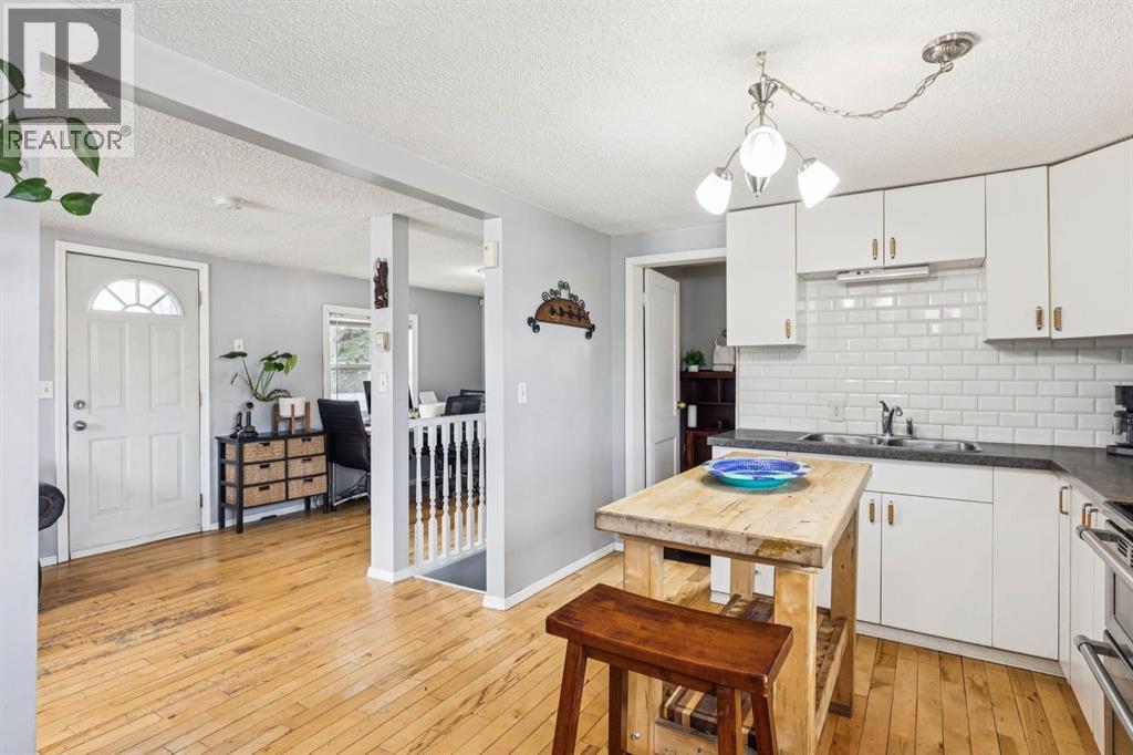 7417 24 Street SE, Calgary, Alberta  T2C 0Y7 - Photo 11 - A2299844