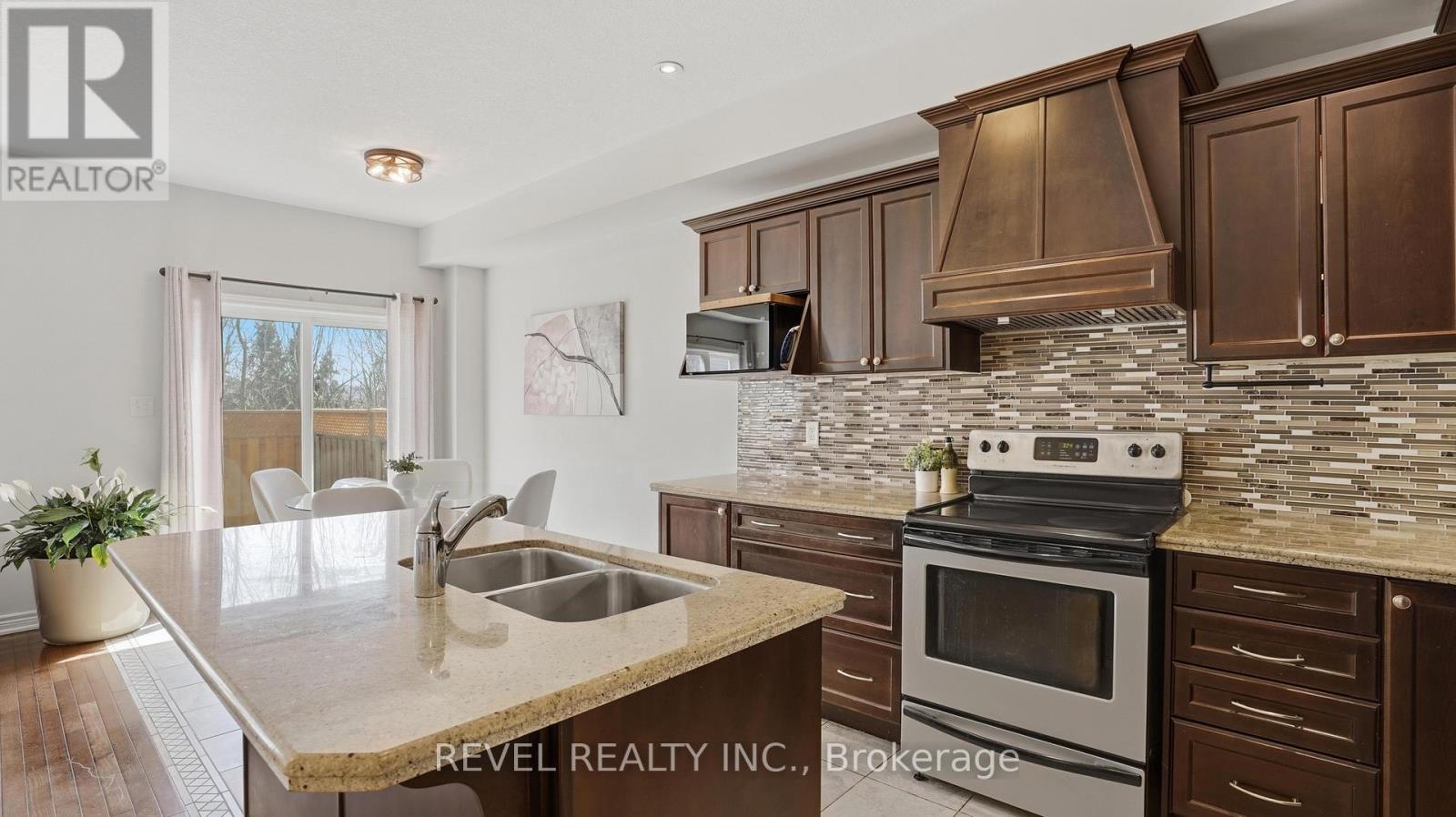 7 Forest Valley Crescent, Hamilton, Ontario  L8H 0A7 - Photo 11 - X12980344