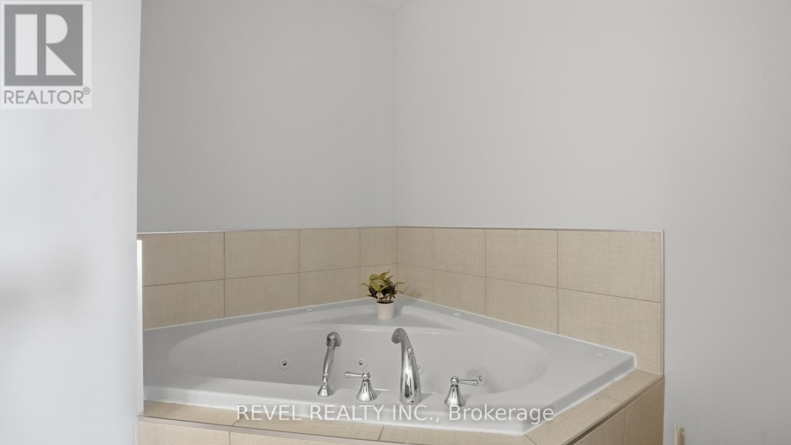 7 Forest Valley Crescent, Hamilton, Ontario  L8H 0A7 - Photo 18 - X12980344