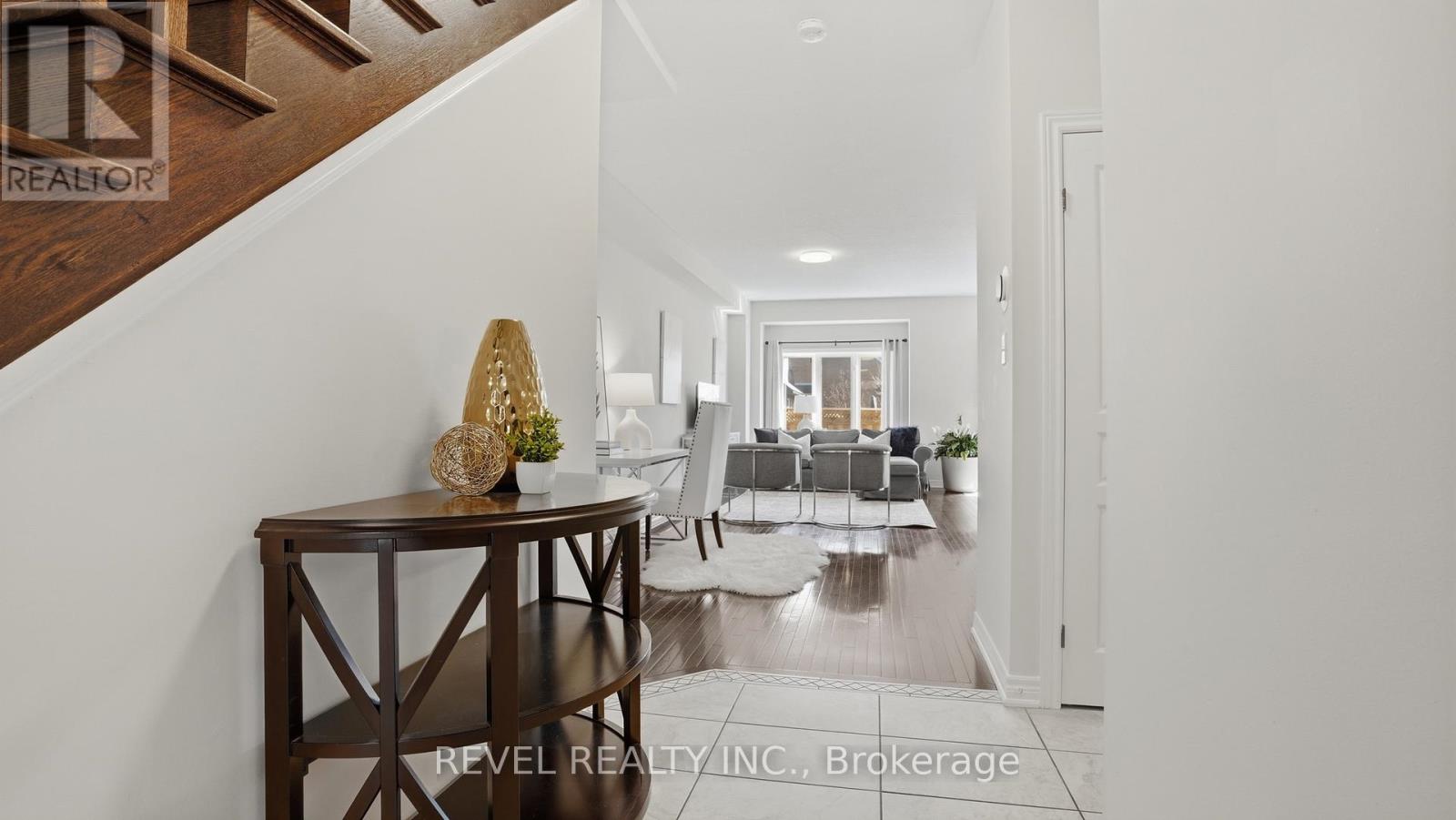 7 Forest Valley Crescent, Hamilton, Ontario  L8H 0A7 - Photo 4 - X12980344