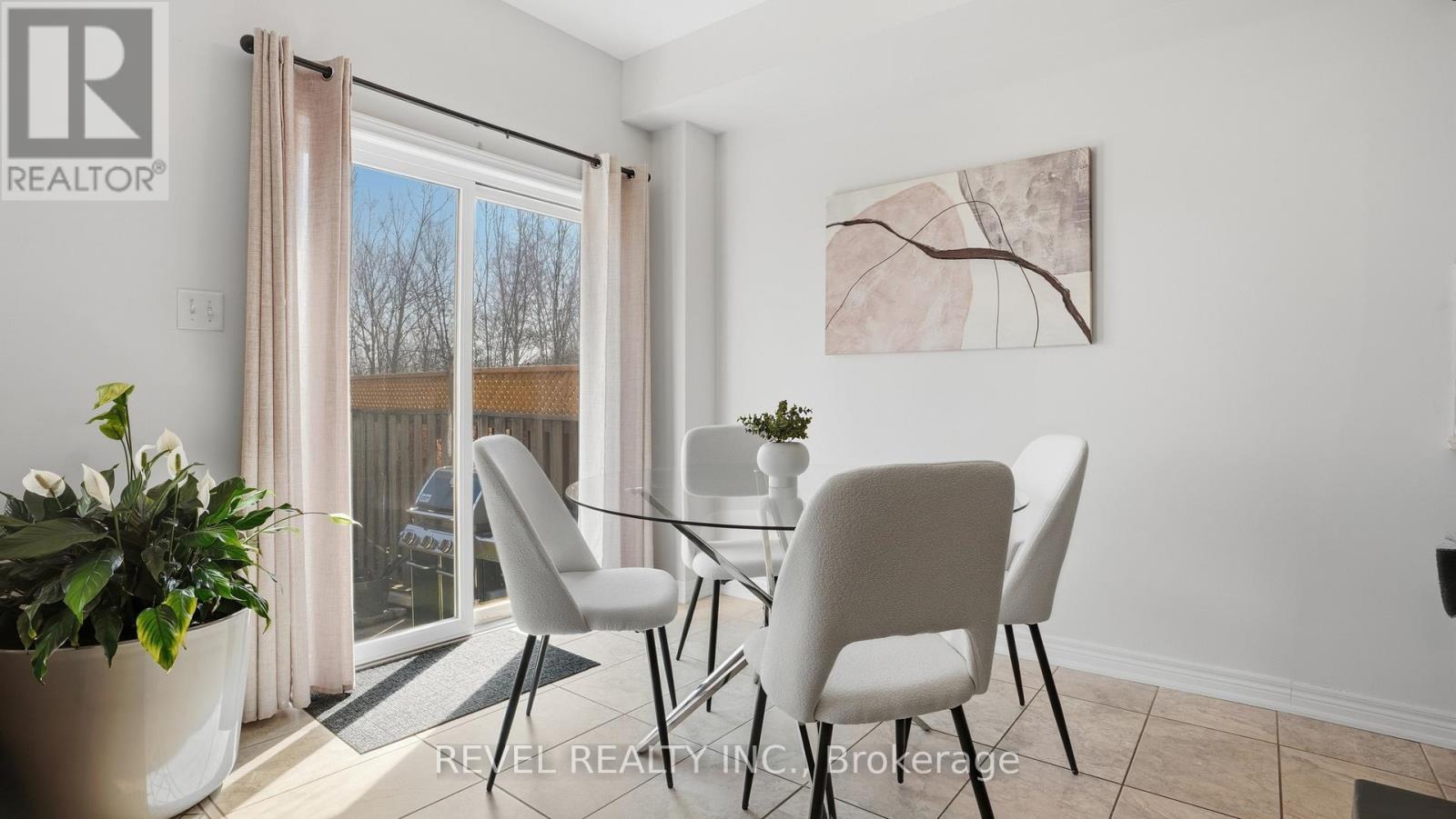 7 Forest Valley Crescent, Hamilton, Ontario  L8H 0A7 - Photo 9 - X12980344