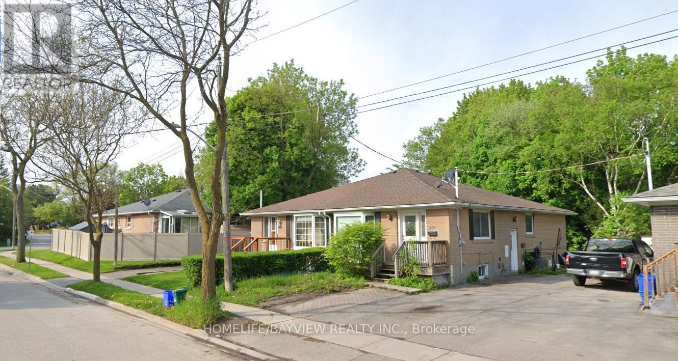 255 PENN AVENUE, Newmarket, Ontario