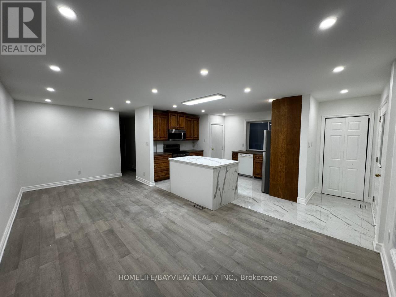 255 Penn Avenue, Newmarket, Ontario  L3Y 2S4 - Photo 2 - N12933422