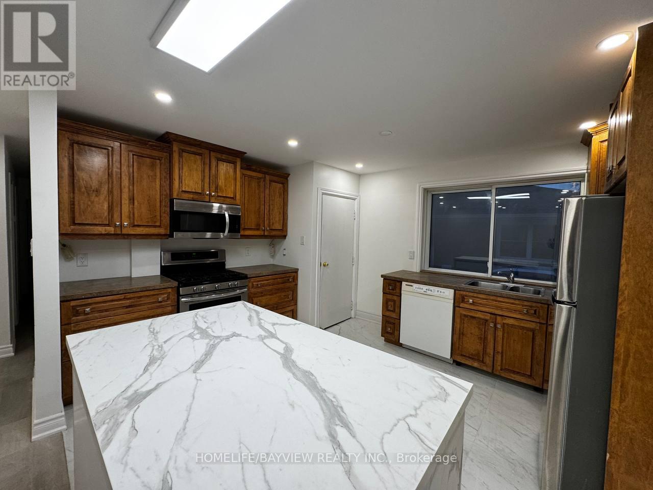 255 Penn Avenue, Newmarket, Ontario  L3Y 2S4 - Photo 8 - N12933422