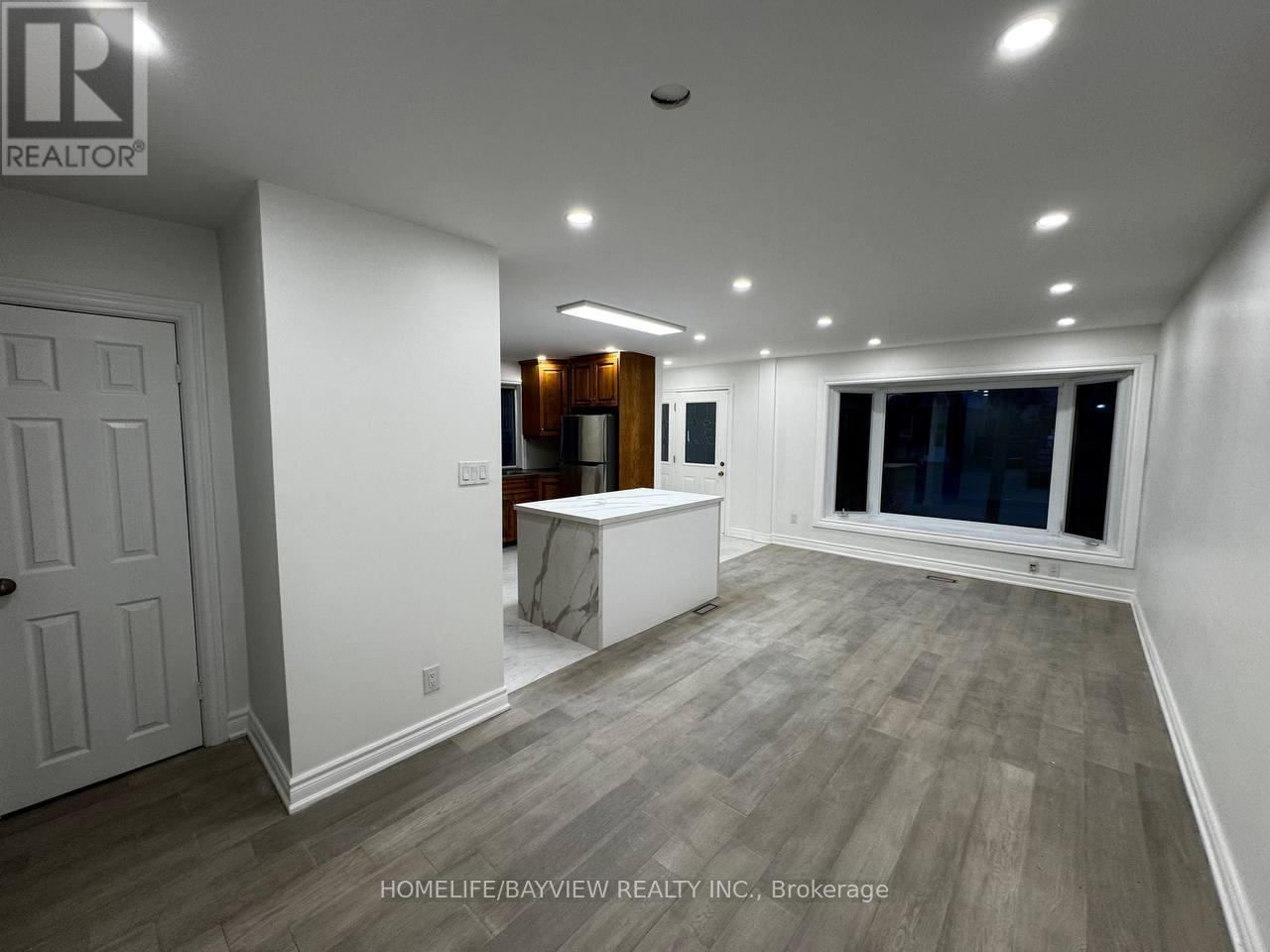 255 Penn Avenue, Newmarket, Ontario  L3Y 2S4 - Photo 6 - N12933422