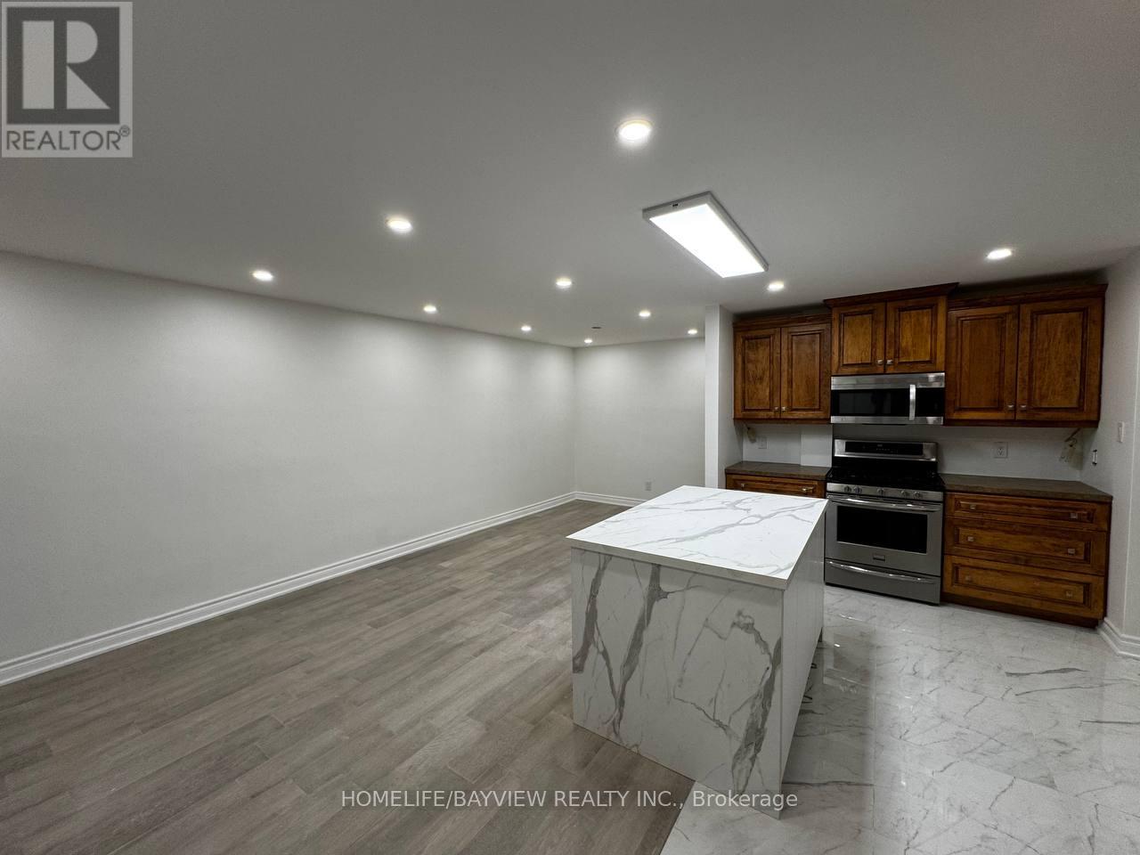 255 Penn Avenue, Newmarket, Ontario  L3Y 2S4 - Photo 9 - N12933422