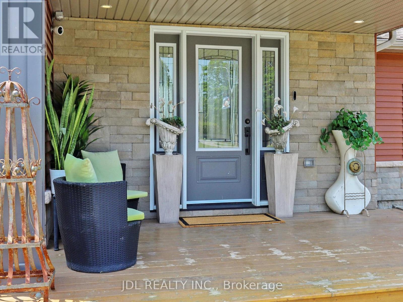 11 Hedge Road, Georgina, Ontario  L0E 1R0 - Photo 7 - N12958248