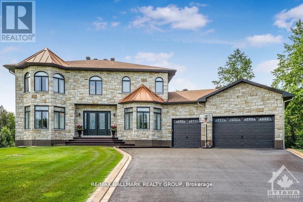 699 BALLYCASTLE CRESCENT, Ottawa, Ontario