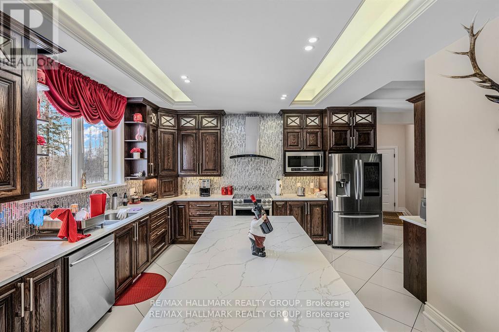 699 Ballycastle Crescent, Ottawa, Ontario  K1X 0A4 - Photo 10 - X12980382