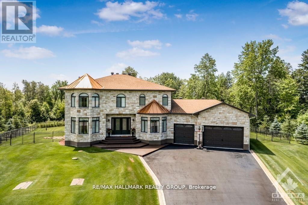 699 Ballycastle Crescent, Ottawa, Ontario  K1X 0A4 - Photo 2 - X12980382