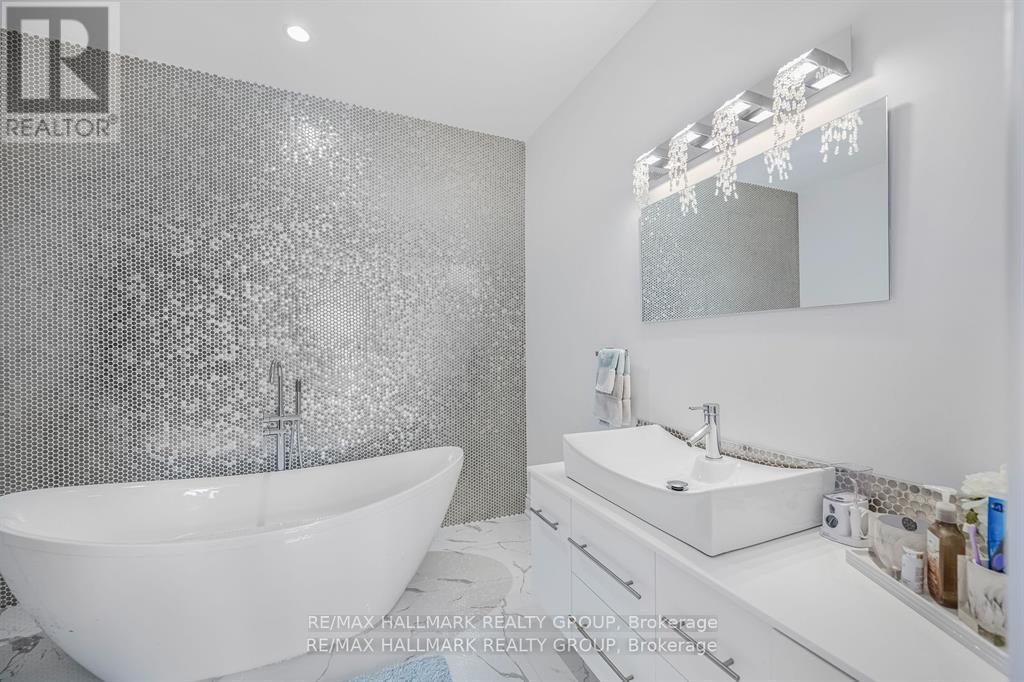 699 Ballycastle Crescent, Ottawa, Ontario  K1X 0A4 - Photo 38 - X12980382