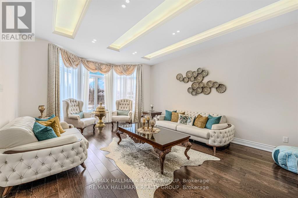 699 Ballycastle Crescent, Ottawa, Ontario  K1X 0A4 - Photo 4 - X12980382