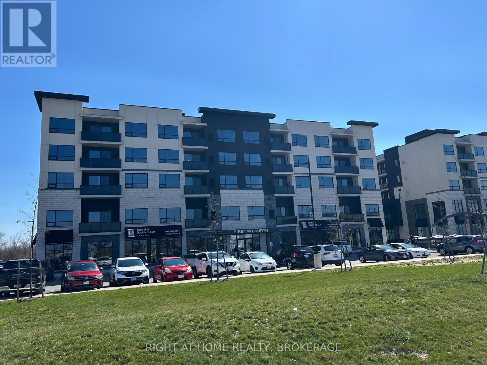 309 - 300b Fourth Avenue, St. Catharines, Ontario  L2S 0E6 - Photo 2 - X12980358