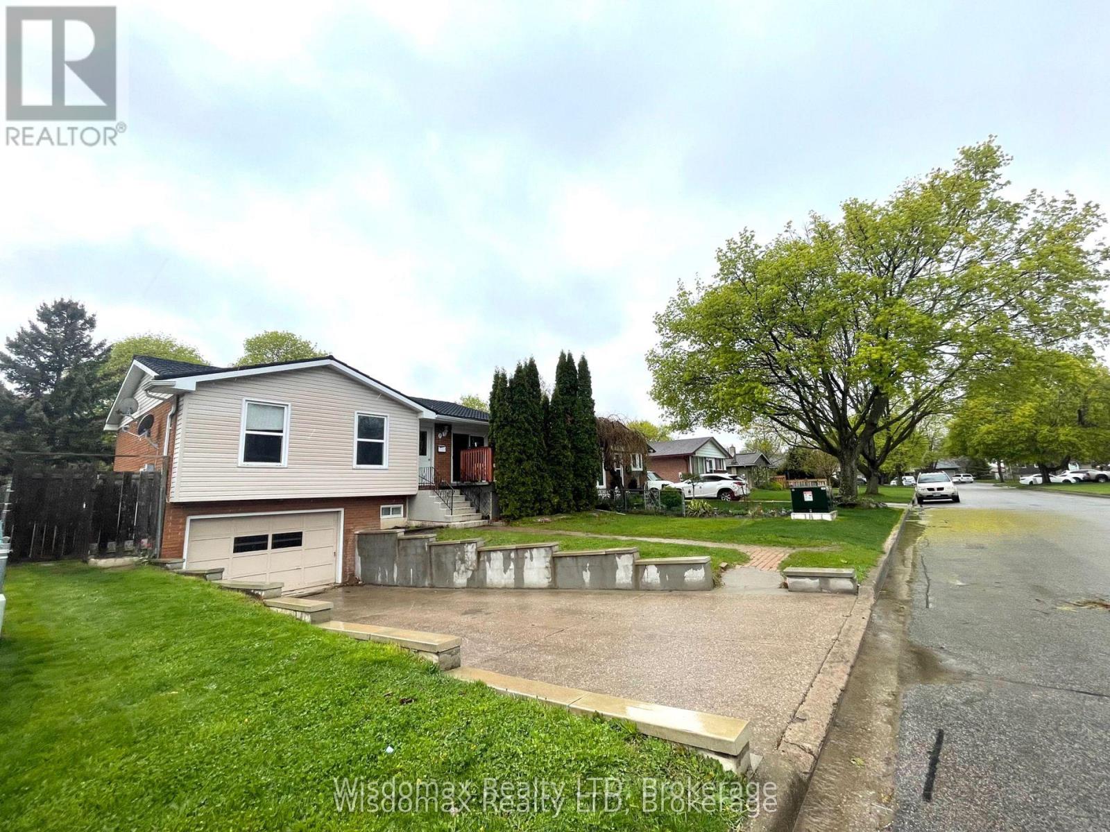 7 Greenmeadow Court, St. Catharines, Ontario  L2P 1X7 - Photo 2 - X12980388