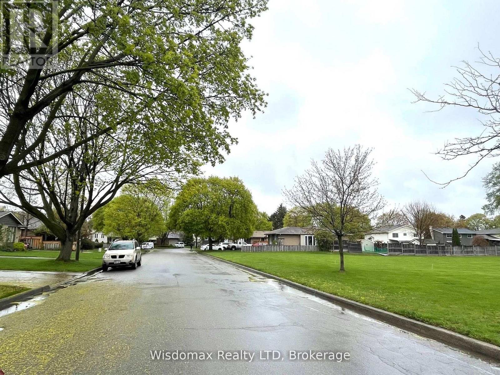 7 Greenmeadow Court, St. Catharines, Ontario  L2P 1X7 - Photo 3 - X12980388