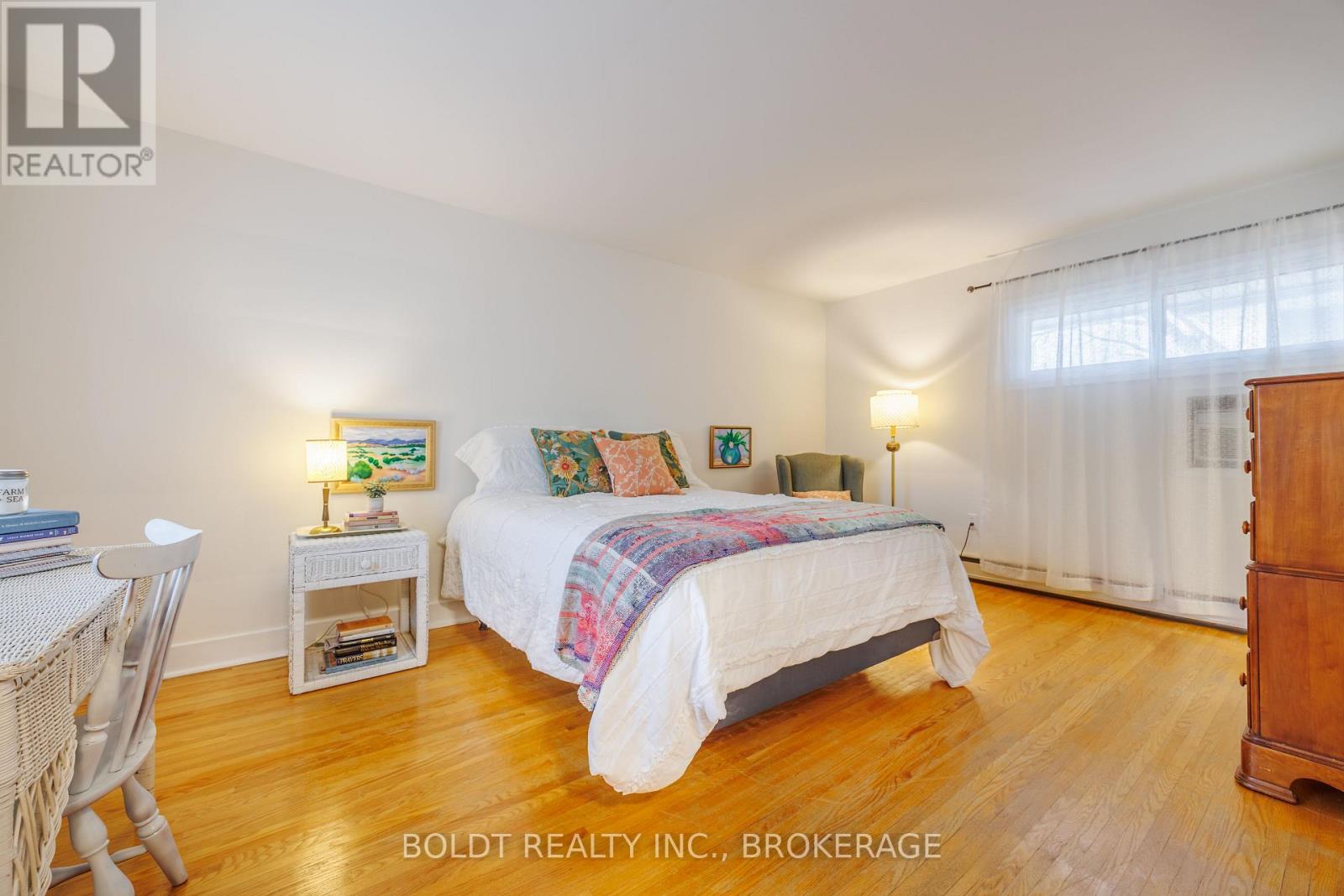 6 Mountainview Drive, St. Catharines, Ontario  L2T 3H4 - Photo 11 - X12980394