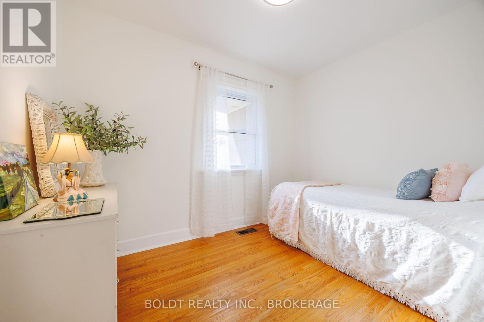 6 Mountainview Drive, St. Catharines, Ontario  L2T 3H4 - Photo 16 - X12980394