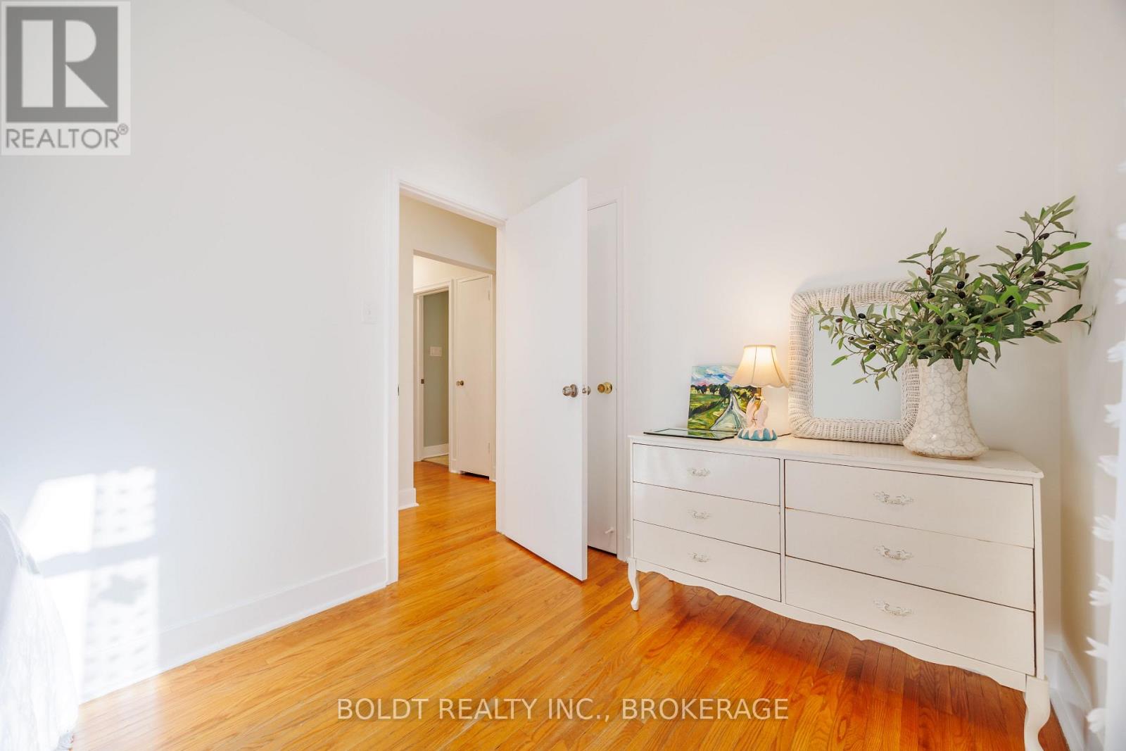 6 Mountainview Drive, St. Catharines, Ontario  L2T 3H4 - Photo 17 - X12980394