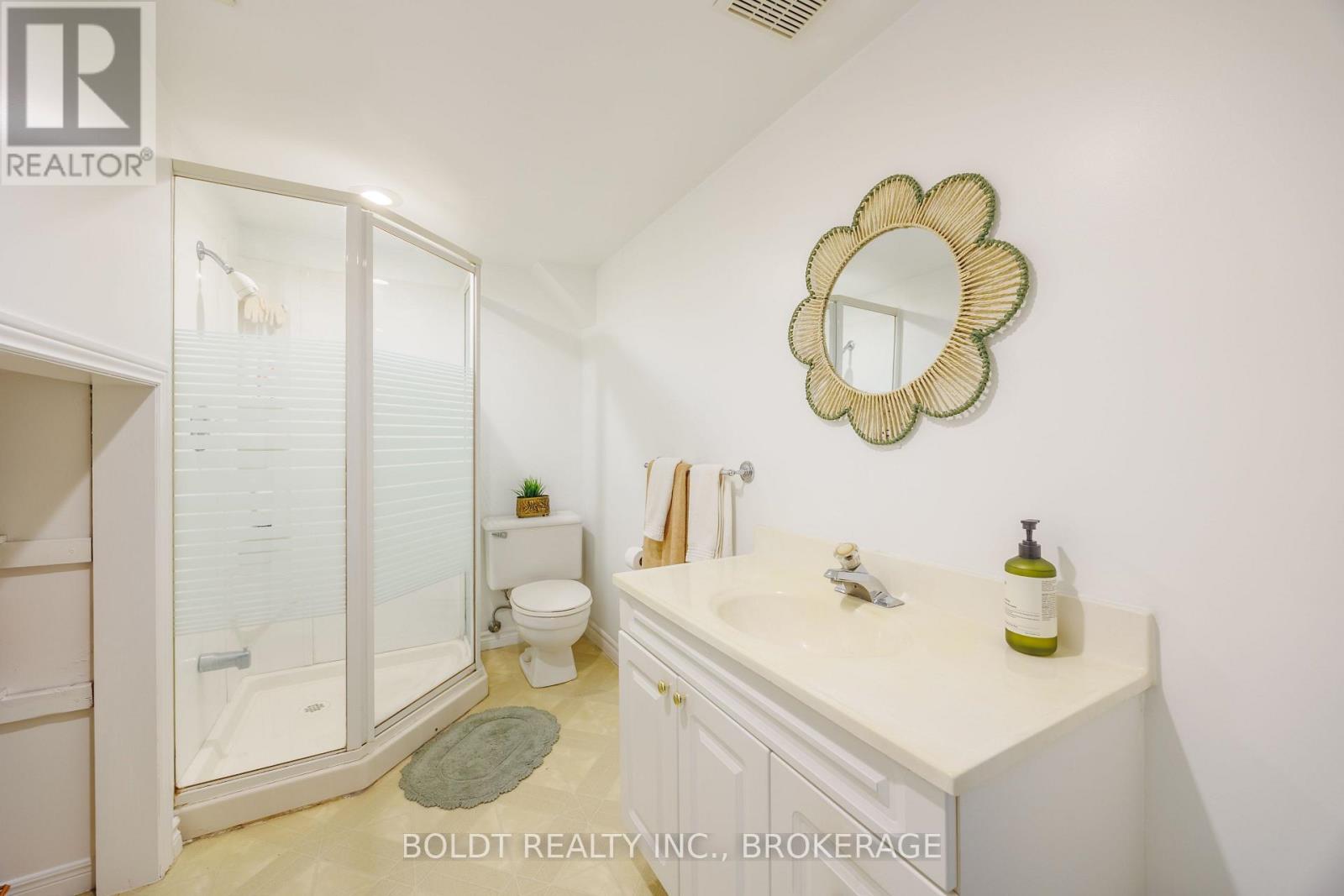 6 Mountainview Drive, St. Catharines, Ontario  L2T 3H4 - Photo 25 - X12980394