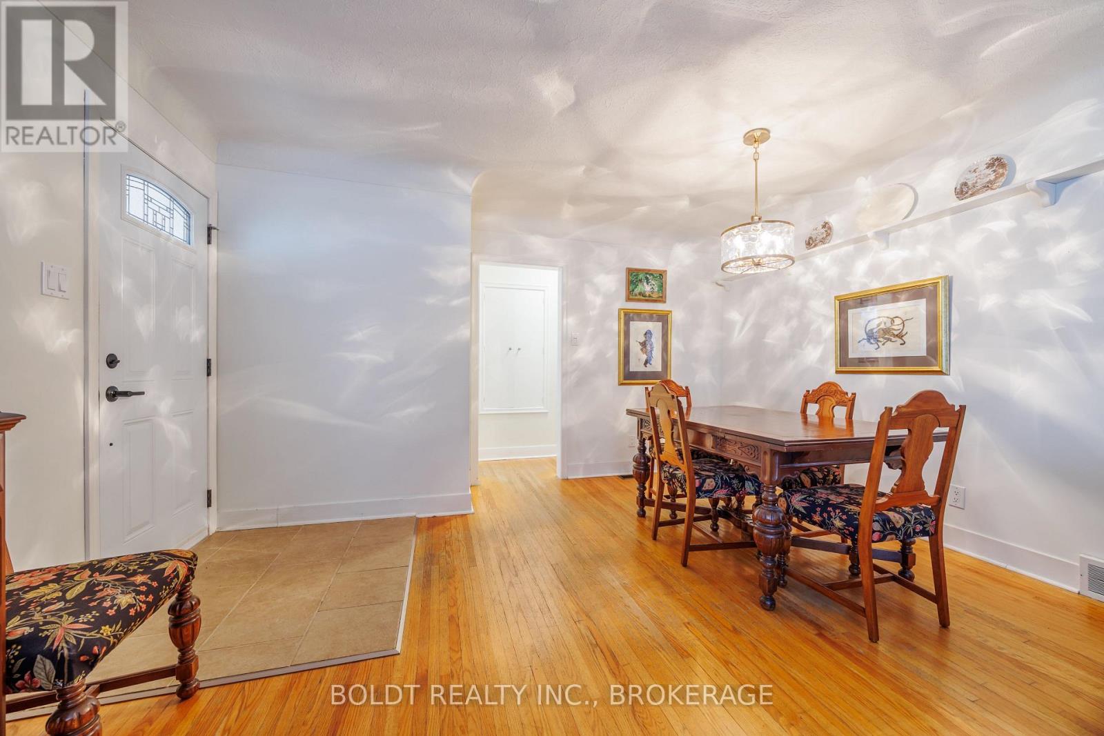 6 Mountainview Drive, St. Catharines, Ontario  L2T 3H4 - Photo 4 - X12980394