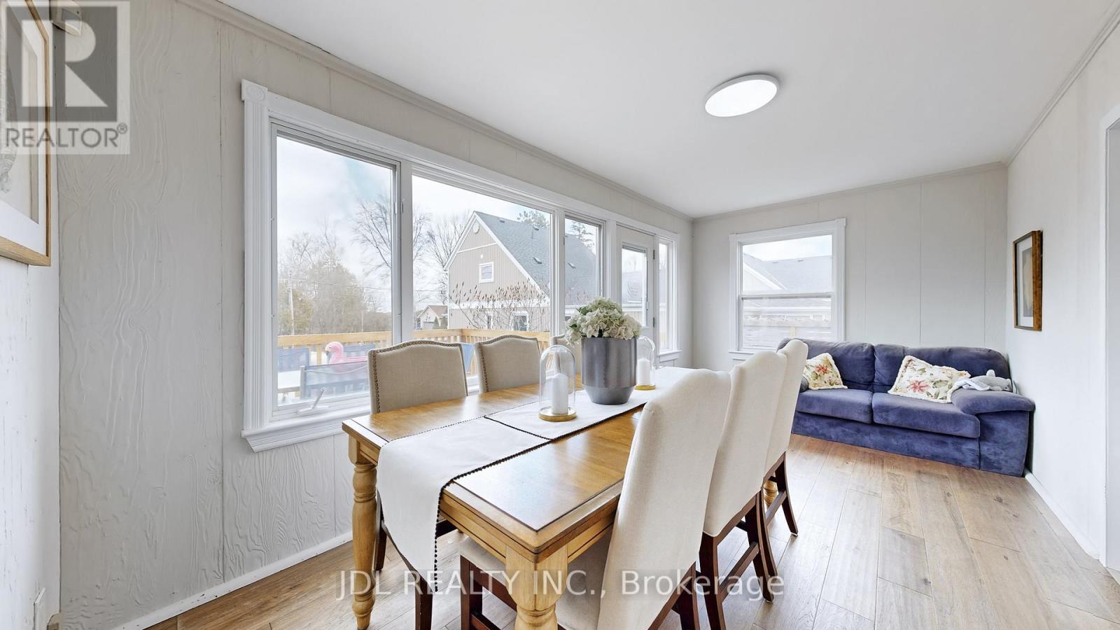 11 Red Robin Road, Georgina (Historic Lakeshore Communities), Ontario  L4P 3E9 - Photo 16 - N12939934