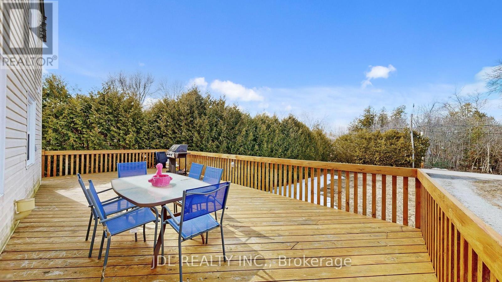 11 Red Robin Road, Georgina (Historic Lakeshore Communities), Ontario  L4P 3E9 - Photo 15 - N12939934