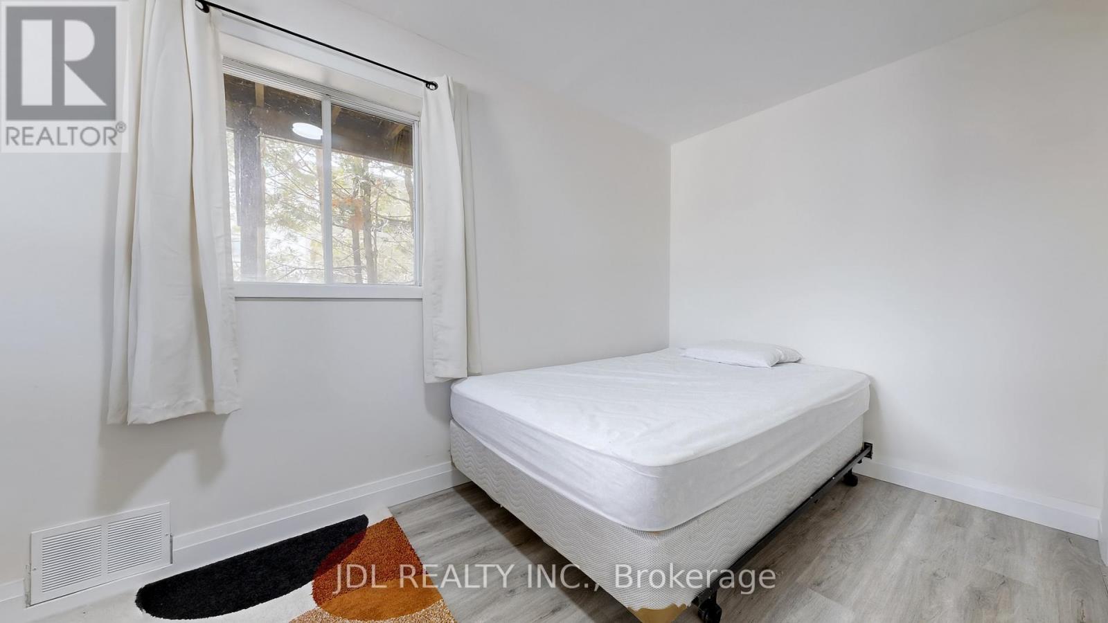 11 Red Robin Road, Georgina (Historic Lakeshore Communities), Ontario  L4P 3E9 - Photo 37 - N12939934